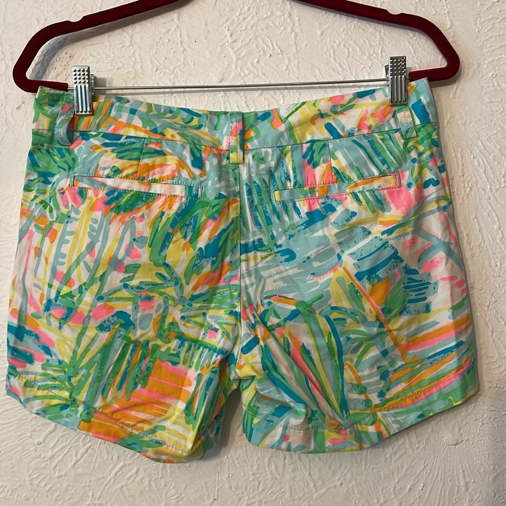 Lilly Pulitzer Multicolor Abstract Print The Callahan Short 5” Inseam Size 2 - Picture 4 of 7